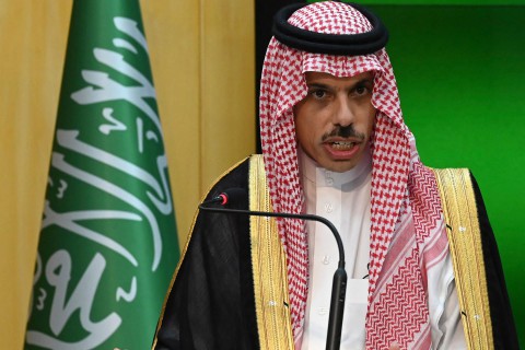 وزير الخارجية السعودي: نرفض ترحيل الفلسطينيين تحت أي شعار ويجب وقف إطلاق النار في غزة وإدخال المساعدات للسكان وزير الخارجية السعودي: نرفض ترحيل الفلسطينيين تحت أي شعار ويجب وقف إطلاق النار في غزة وإدخال المساعدات للسكان