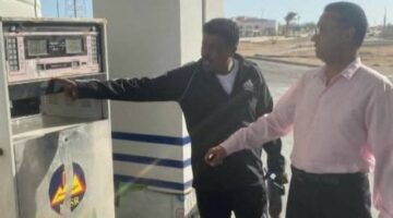 رئيس مدينة الشلاتين يتابع تطبيق التسعيرة الجديدة للمواد البترولية