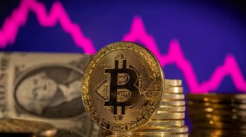 ارتفاع أسعار العملات المشفرة مع صعود البيتكوين بأكثر من 3%