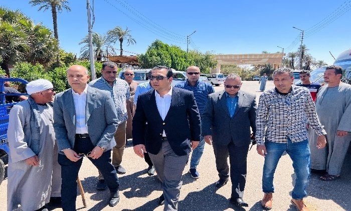 نائب محافظ قنا يتابع تطبيق تعريفة النقل الجديدة ويشدد على الرقابة الميدانية
