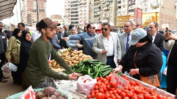 محافظ الدقهلية يتفقد سوق اليوم الواحد محافظ الدقهلية يتفقد سوق اليوم الواحد