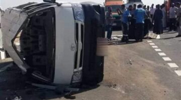 أعلى الطريق الزراعي.. إصابة 15 شخصًا بينهم أطفال في حادث ميكروباص بالمنيا