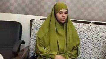 اختارت اسم عائشة.. سائحة أمريكية تعلن إسلامها بالساحة الرضوانية في الأقصر