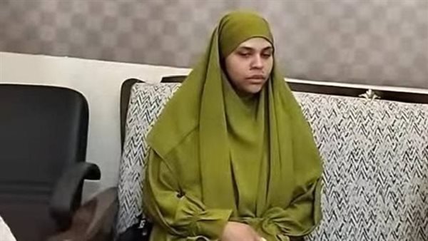 اختارت اسم عائشة.. سائحة أمريكية تعلن إسلامها بالساحة الرضوانية في الأقصر