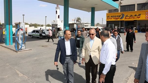 بعد تحريك أسعار البنزين.. محافظ المنيا: لم نتلق أي شكاوى بشأن نقص الوقود أو تزاحم المحطات بعد تحريك أسعار البنزين.. محافظ المنيا: لم نتلق أي شكاوى بشأن نقص الوقود أو تزاحم المحطات