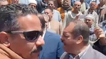 يلا يا بابا من هنا| مشادة نارية وانفلات لفظي بسوهاج.. والمحافظ يطالب بإقالة السكرتير العام بعد تجاوزه