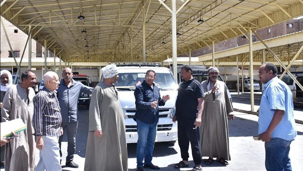 سكرتير مساعد الأقصر يتابع الالتزام بتطبيق التعريفة الجديدة لسيارات الأجرة.. صور سكرتير مساعد الأقصر يتابع الالتزام بتطبيق التعريفة الجديدة لسيارات الأجرة.. صور