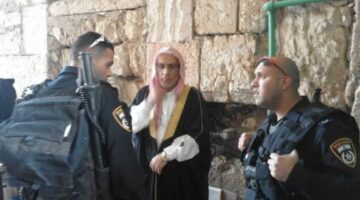 بعد دعائه لغزة.. سلطات الاحتلال تبعد خطيب المسجد الأقصى لمدة أسبوع