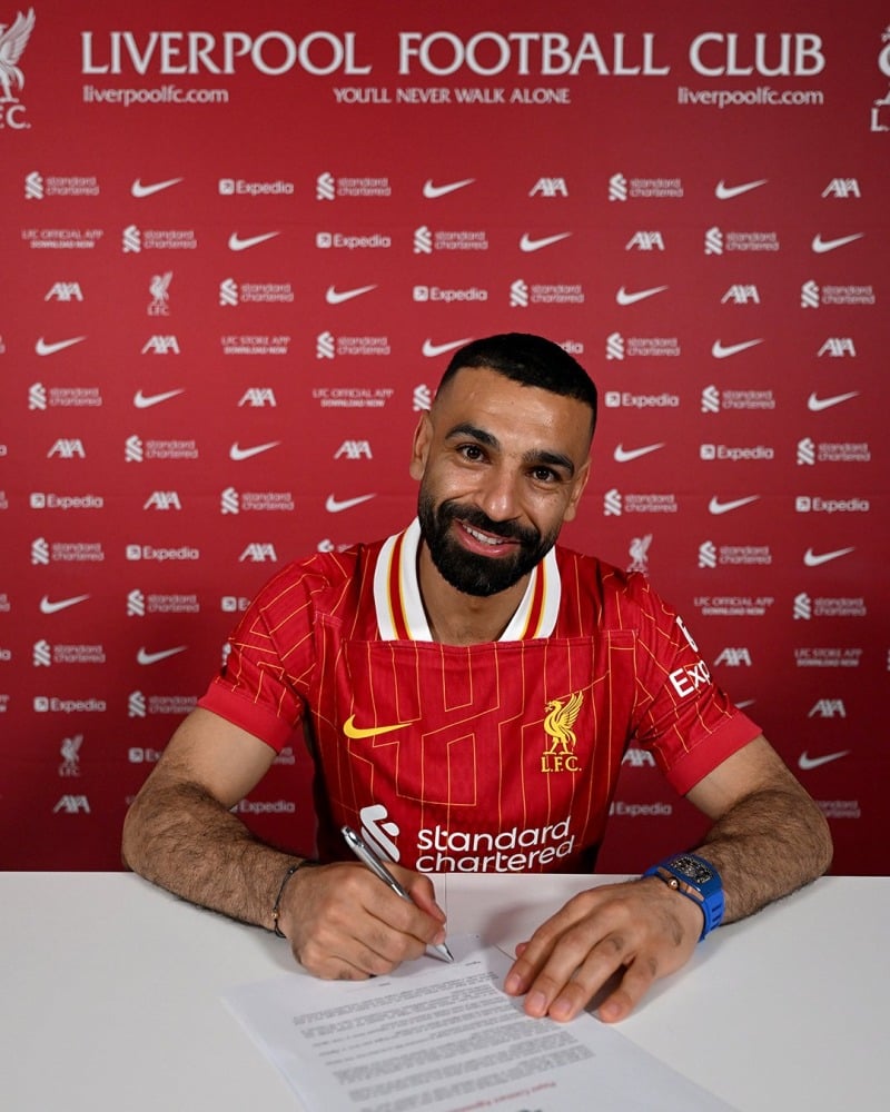 ليفربول يعلن رسمياً تجديد عقد نجمه محمد صلاح ليفربول يعلن رسمياً تجديد عقد نجمه محمد صلاح