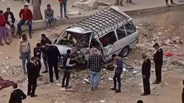 تفاصيل سقوط سيارة ميكروباص من أعلى الطريق الدائري أمام نزلة بشتيل بالجيزة تفاصيل سقوط سيارة ميكروباص من أعلى الطريق الدائري أمام نزلة بشتيل بالجيزة