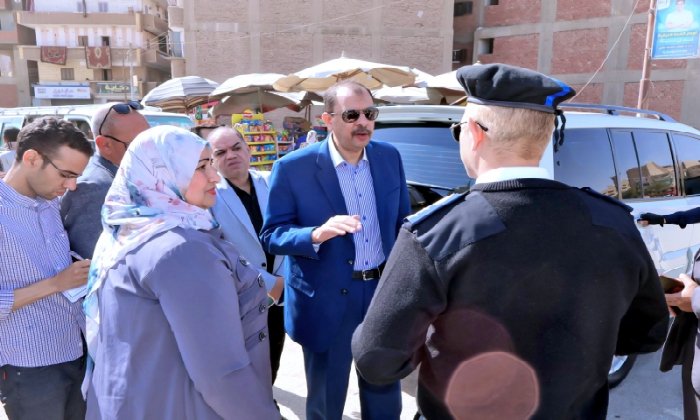 محافظ سوهاج يتفقد سير العمل بمحطات الوقود ومواقف سيارات الأجرة.. ويتابع مدى الالتزام بتعريفة الركوب المقررة محافظ سوهاج يتفقد سير العمل بمحطات الوقود ومواقف سيارات الأجرة.. ويتابع مدى الالتزام بتعريفة الركوب المقررة