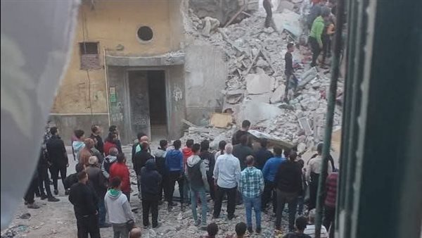 إصابة 3 أشخاص بينهم أطفال في انهيار عقار بالإسكندرية إصابة 3 أشخاص بينهم أطفال في انهيار عقار بالإسكندرية
