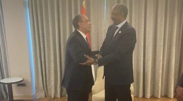تفاصيل لقاء وزير الخارجية مع رئيس مجلس السيادة الانتقالي السوداني