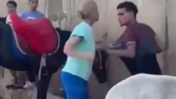 إخلاء سبيل السائحة الهولندية والشاب المعتدي عليه في واقعة حمار نزلة السمان | بث مباشر إخلاء سبيل السائحة الهولندية والشاب المعتدي عليه في واقعة حمار نزلة السمان | بث مباشر