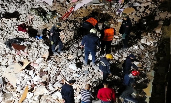 استخراج 3 أطفال على قيد الحياة من تحت أنقاض عقار اللبان المنهار بالإسكندرية.. واستمرار البحث عن مفقودين استخراج 3 أطفال على قيد الحياة من تحت أنقاض عقار اللبان المنهار بالإسكندرية.. واستمرار البحث عن مفقودين