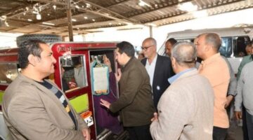 نائب محافظ الفيوم والسكرتير العام يتابعان من مركز الشبكة الوطنية حملات مراقبة محطات الوقود ومواقف الأجرة ط