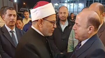 محافظ كفر الشيخ يقدم العزاء لرئيس جامعة الأزهر في وفاة والده |صور