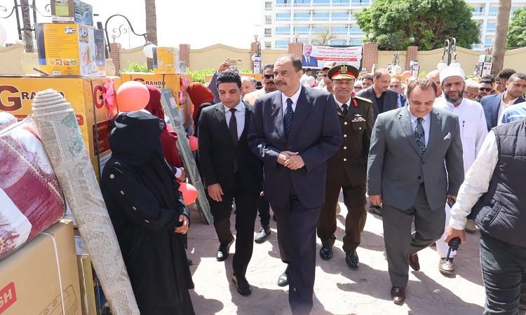 محافظ سوهاج يسلم 25 جهاز عروس للفتيات المقبلات على الزواج الأولى بالرعاية محافظ سوهاج يسلم 25 جهاز عروس للفتيات المقبلات على الزواج الأولى بالرعاية