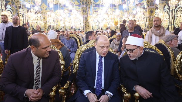 محافظ كفر الشيخ يعزي رئيس جامعة الأزهر في وفاة والده| صور