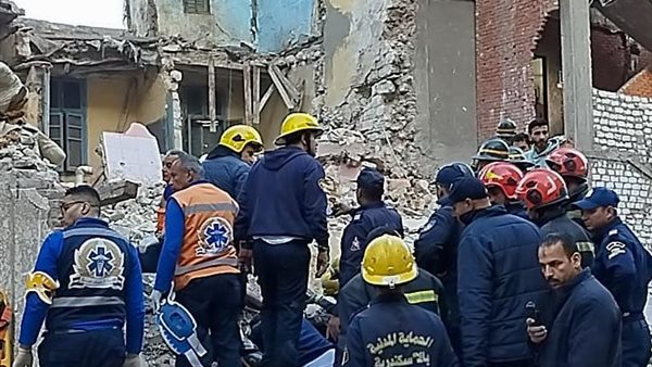 وفاة سيدة وإنقاذ 3 أطفال.. القصة الكاملة في حادث انهيار عقار بالإسكندرية وفاة سيدة وإنقاذ 3 أطفال.. القصة الكاملة في حادث انهيار عقار بالإسكندرية