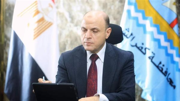 محافظ كفر الشيخ يقدم العزاء في والد رئيس جامعة الأزهر بقرية سنهور.. صور محافظ كفر الشيخ يقدم العزاء في والد رئيس جامعة الأزهر بقرية سنهور.. صور