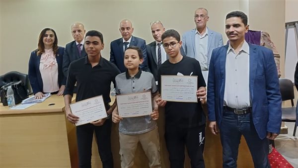 طلاب سوهاج يرفعون راية الإبداع في النسخة الأولى من "الإعلامي الصغير" طلاب سوهاج يرفعون راية الإبداع في النسخة الأولى من "الإعلامي الصغير"