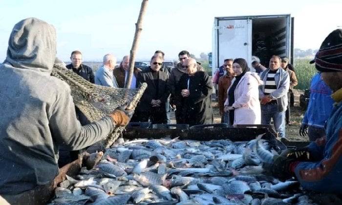 محافظ الشرقية يفتتح موسم صيد الأسماك بمزرعة العباسة بأبوحماد محافظ الشرقية يفتتح موسم صيد الأسماك بمزرعة العباسة بأبوحماد