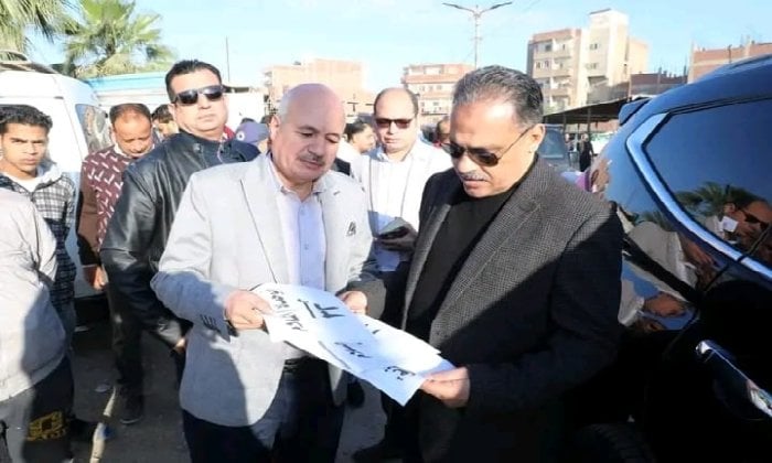 محافظ الشرقية يفاجئ مواقف السيارات لمتابعة إلتزام السائقين بتعريفة الركوب الجديدة محافظ الشرقية يفاجئ مواقف السيارات لمتابعة إلتزام السائقين بتعريفة الركوب الجديدة