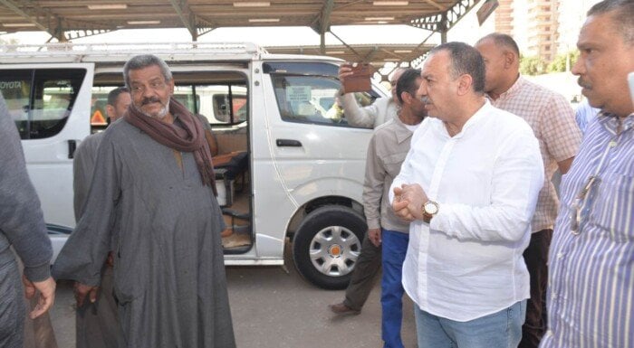 محافظ أسيوط يواصل جولاته الميدانية لمتابعة مواقف السرفيس ومحطات الوقود محافظ أسيوط يواصل جولاته الميدانية لمتابعة مواقف السرفيس ومحطات الوقود