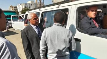 بعد استبدال البيك آب بالميكروباص.. رئيس ديرمواس يتابع تطبيق منظومة نقل الركاب الجديدة