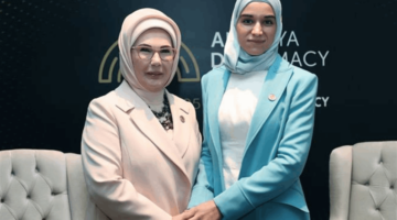 لقاء جديد يجمع السيدتين لطيفة الدروبي وامينة اردوغان في تركيا