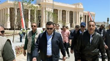 التعاقد مع شركات عالمية لإدارة الشقق الفندقية بالمشروع.. رئيس الوزراء يتفقد «المدينة التراثية»