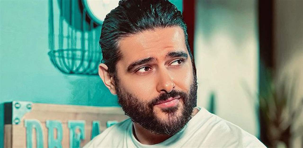 لقاء مؤثر بين ناصيف زيتون وشقيق زميله الراحل رامي الشمالي بعد مرور 15 عاما على وفاته لقاء مؤثر بين ناصيف زيتون وشقيق زميله الراحل رامي الشمالي بعد مرور 15 عاما على وفاته