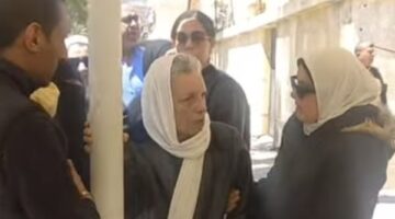 وسط غياب النجوم.. تشييع جثمان زوج الفنانة عارفة عبدالرسول بالإسكندرية