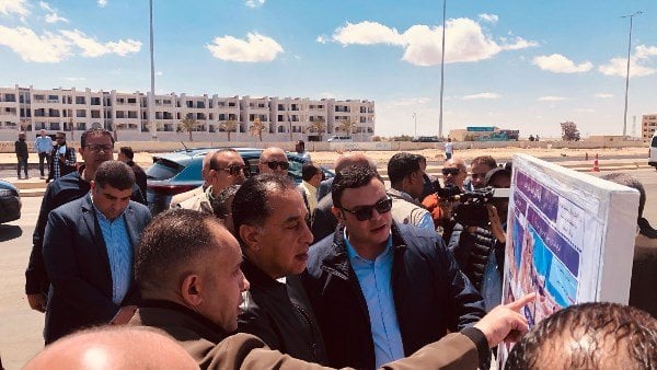 رئيس الوزراء يتفقد مشروع مزارين ونموذجا لفيلا سكنية بالعلمين الجديدة