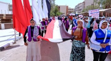 المحافظ يطلق شارة البدء.. سوهاج تحتفي بشبابها في ماراثون المشي احتفالًا بالعيد القومي