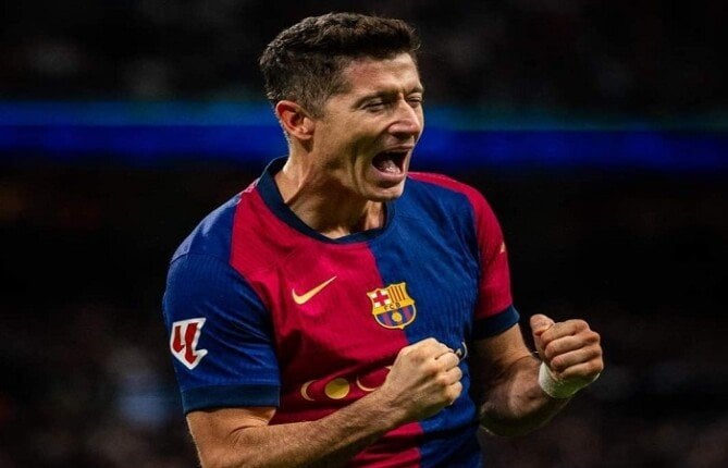 ليفاندوفسكي على أعتاب إنجاز تاريخي مع برشلونة ليفاندوفسكي على أعتاب إنجاز تاريخي مع برشلونة
