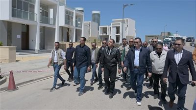 خلال جولته التفقدية بمدينة العلمين الجديدة اليوم.. رئيس الوزراء يتفقد مشروع «مزارين» ونموذجا لفيلا سكنية خلال جولته التفقدية بمدينة العلمين الجديدة اليوم.. رئيس الوزراء يتفقد مشروع «مزارين» ونموذجا لفيلا سكنية