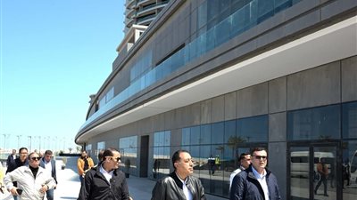 رئيس الوزراء يتفقد وحدات مبادرة «بيتك في مصر» بمنطقة الأبراج الشاطئية رئيس الوزراء يتفقد وحدات مبادرة «بيتك في مصر» بمنطقة الأبراج الشاطئية