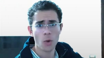 راكب آلة الزمن.. شاب يتصدر تريند تيك توك بأغاني الألفية