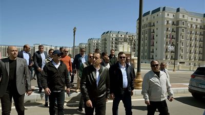 رئيس الوزراء يتفقد «الحي اللاتيني» بالعلمين الجديدة رئيس الوزراء يتفقد «الحي اللاتيني» بالعلمين الجديدة