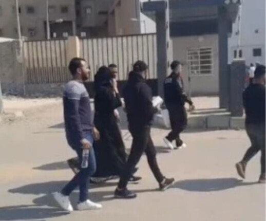 وفاء عامر أول الحاضرين في جنازة إبراهيم شيكا لاعب الزمالك السابق وفاء عامر أول الحاضرين في جنازة إبراهيم شيكا لاعب الزمالك السابق