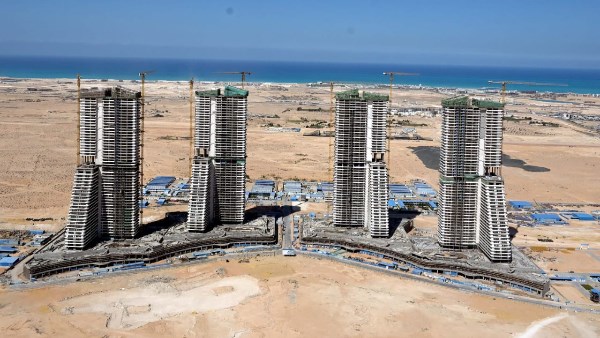 نهضة عمرانية.. فخامة أبراج الداون تاون في العلمين الجديدة| شاهد نهضة عمرانية.. فخامة أبراج الداون تاون في العلمين الجديدة| شاهد
