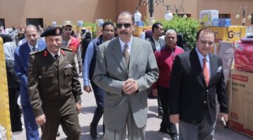 محافظ سوهاج يسلم 25 جهازا للفتيات الأولى بالرعاية