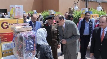 لليوم الثالث على التوالي.. محافظ سوهاج يسلم 25 جهاز عروس للفتيات الأولى بالرعاية