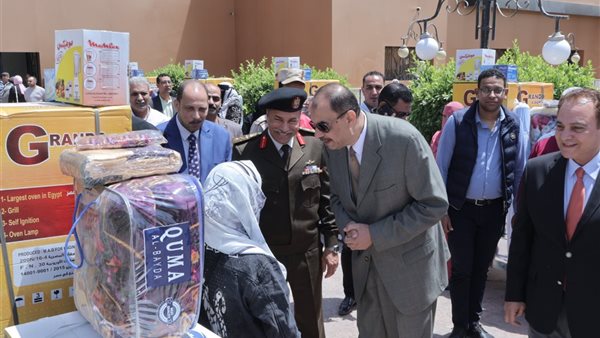 لليوم الثالث على التوالي.. محافظ سوهاج يسلم 25 جهاز عروس للفتيات الأولى بالرعاية لليوم الثالث على التوالي.. محافظ سوهاج يسلم 25 جهاز عروس للفتيات الأولى بالرعاية