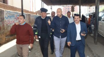 سكرتير عام مساعد بني سويف يتابع انتظام الخدمة بمواقف السيارات بعد إقرار التعريفة الجديدة