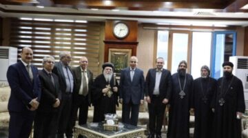 يدًا بيد من أجل التنمية.. محافظ المنيا والأنبا ديمتريوس يتفقان على تسريع حل مشكلات ملوي وديرمواس