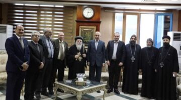 محافظ المنيا يلتقي الأنبا ديمتريوس لبحث عدد من الملفات المهمة بمركزي ملوي وديرمواس