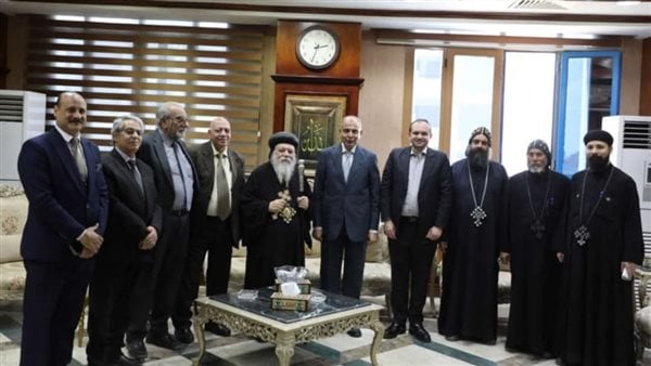 محافظ المنيا يلتقي الأنبا ديمتريوس لبحث عدد من الملفات المهمة بمركزي ملوي وديرمواس محافظ المنيا يلتقي الأنبا ديمتريوس لبحث عدد من الملفات المهمة بمركزي ملوي وديرمواس